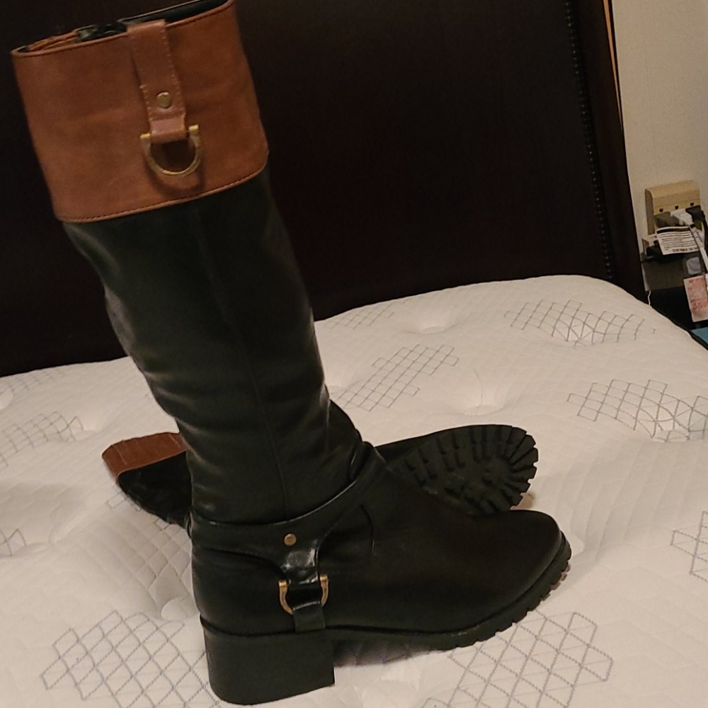 Pink key boots